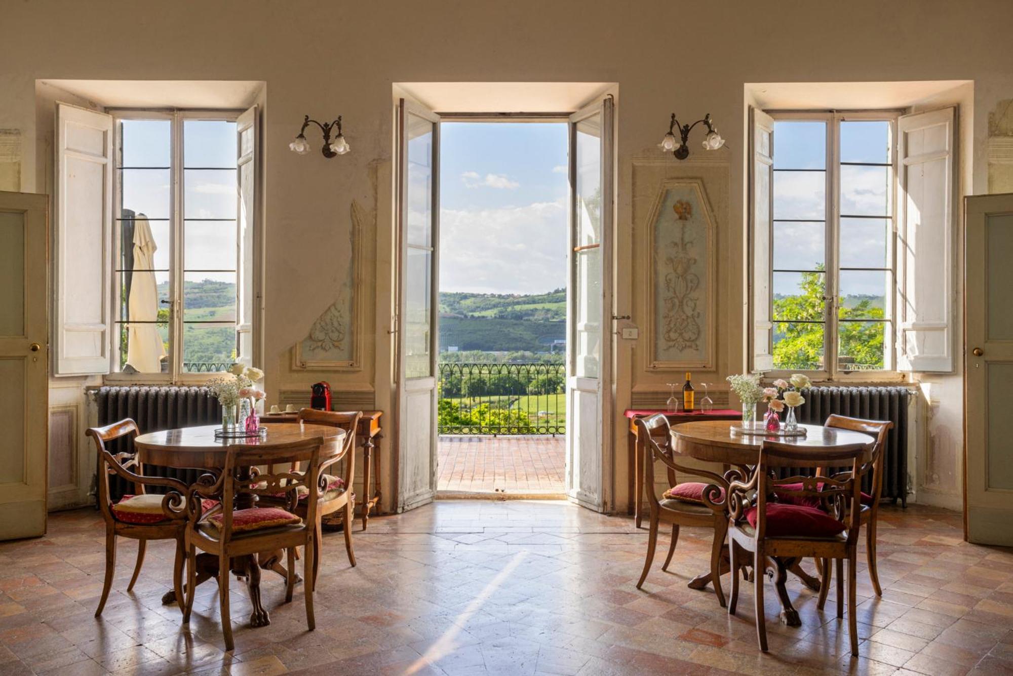 B&B In An 1800S Frescoed Villa With Panoramic Solarium And Historic Park - Villa Mastrangelo Colli del Tronto Buitenkant foto