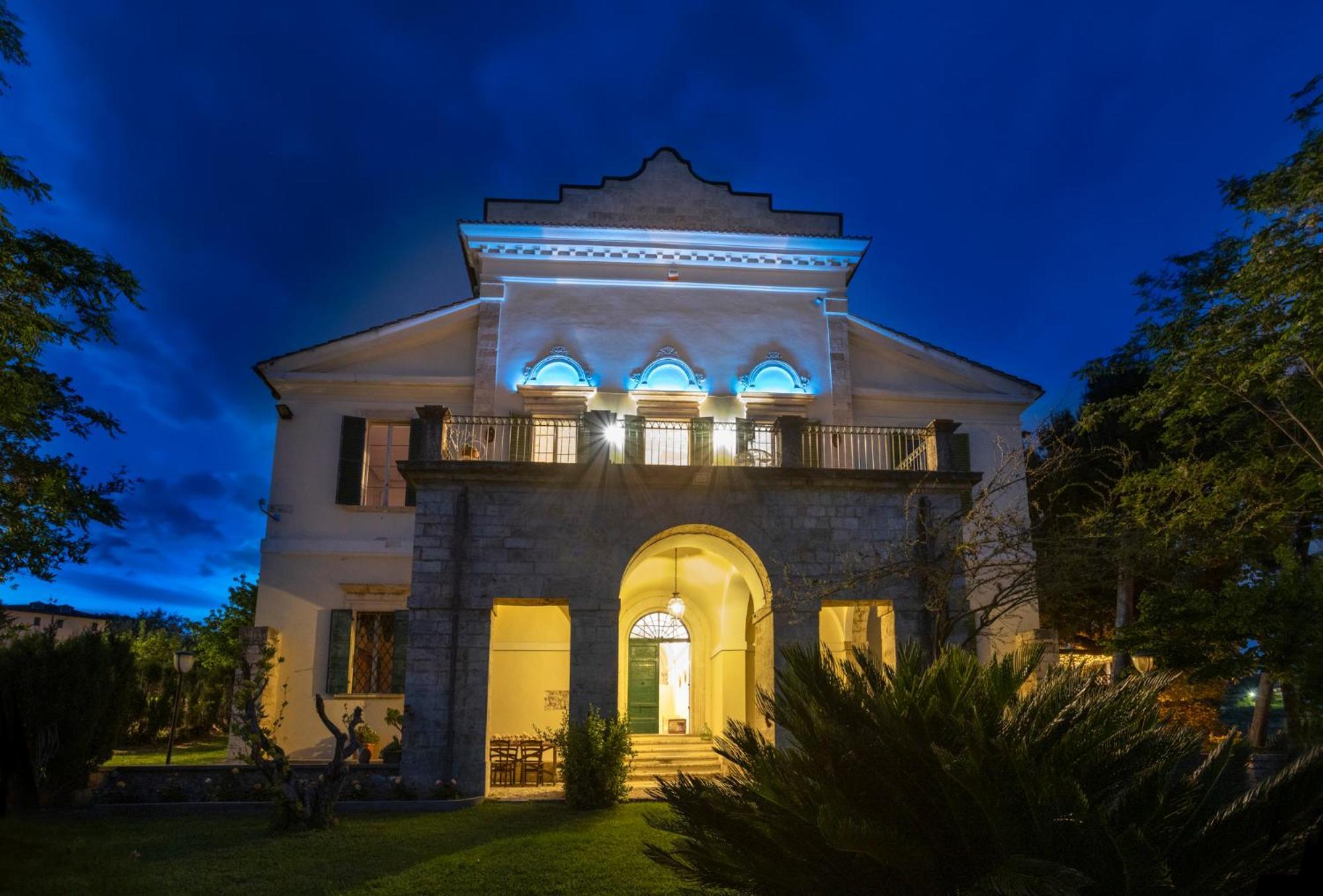 B&B In An 1800S Frescoed Villa With Panoramic Solarium And Historic Park - Villa Mastrangelo Colli del Tronto Buitenkant foto